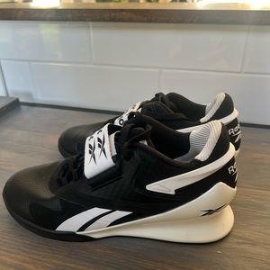 Reebok legacy 2 lifters EUC women’s size 8. Comes with original box